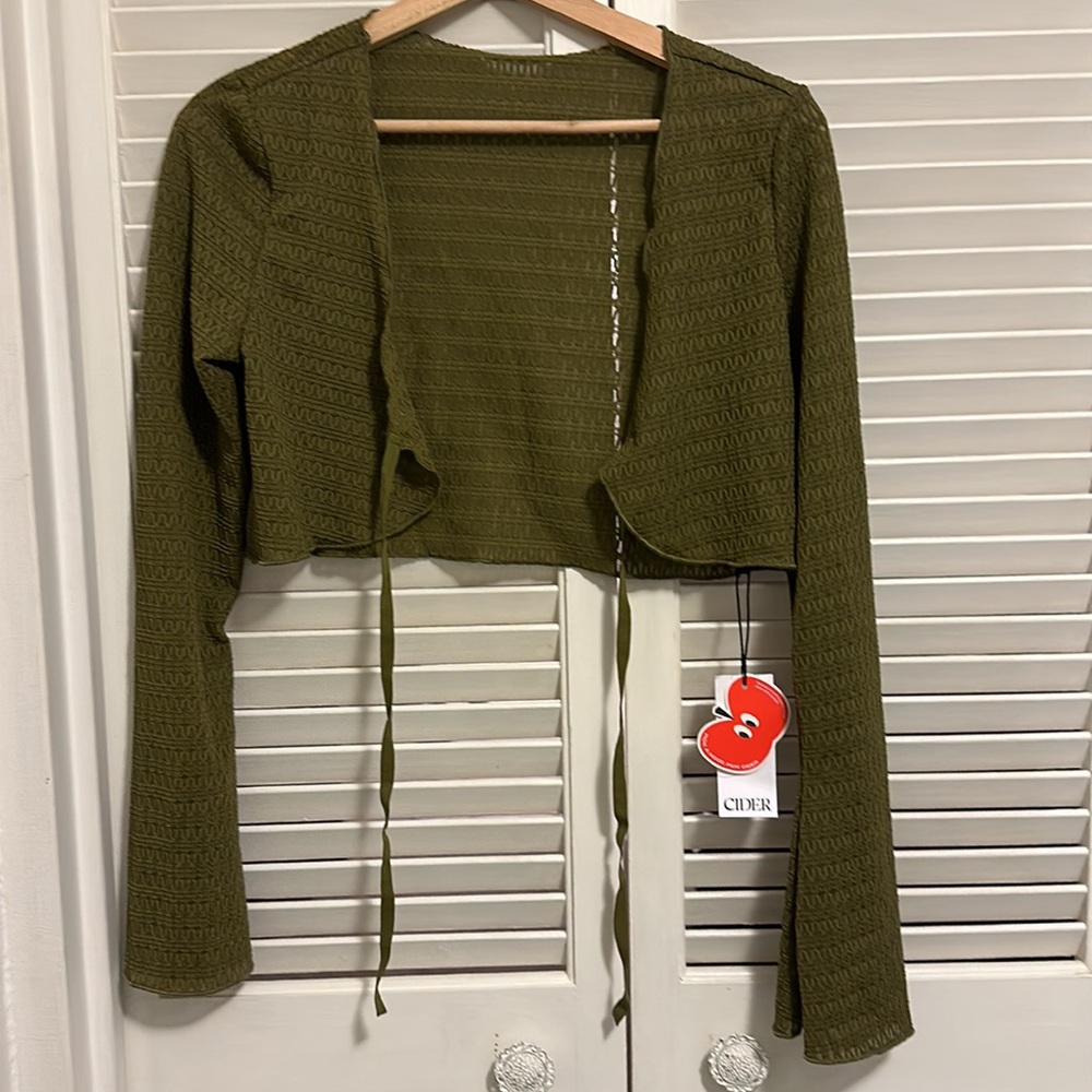 Cider medium sized green cropped cardigan. Never been worn, with tags - Picture 5 of 5